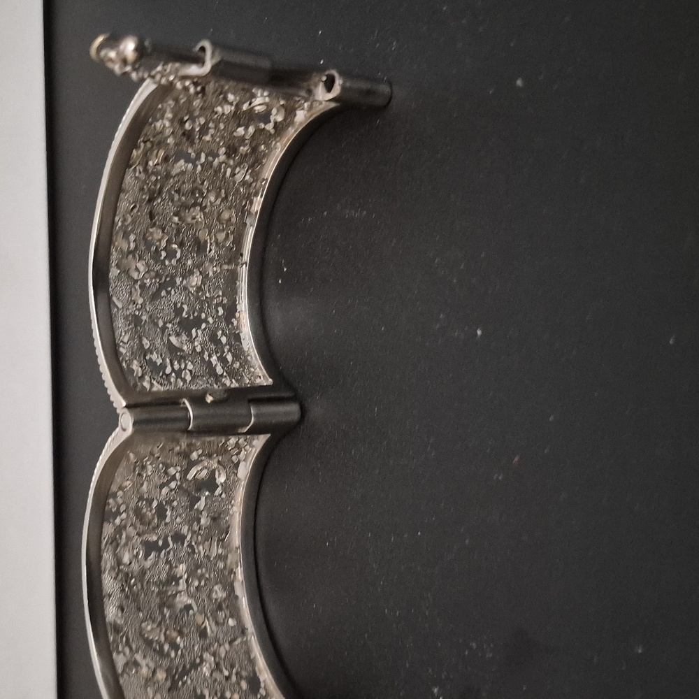 ***SOLD***SOLD*** Chanel 2010 Fall cuff. - Picture 2 of 6